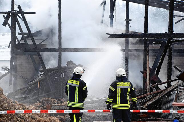 Bild 13: Bilder vom Großbrand eines Ökonomiegebäudes in Orsingen