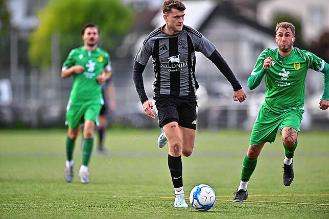 Bild 3: SV Herten setzt sich mit 4:1 gegen FC Hochrhein durch – und wir haben Bilder!