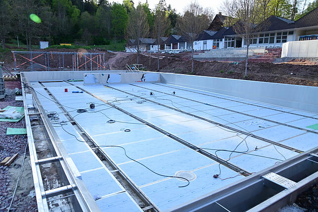 Noch ist das große Schwimmerbecken eine große Baustelle.