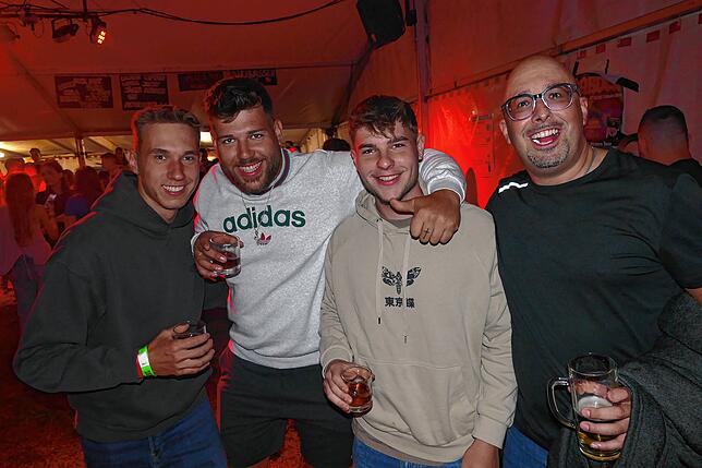 Bild 19: Die Frog-Party der Froschenkapelle Radolfzell mobilisiert die Massen auf dem Fürstenberg
