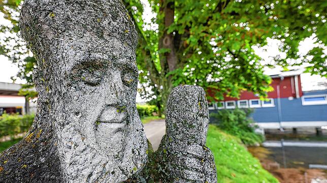 2026 will Radolfzell 1200-jähriges Bestehen feiern – denn im Jahr 826 hatte Bischof Radolt (hier als Statue am Ufer) die Stadt gegründet.