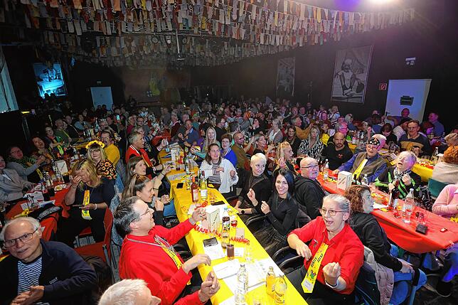 Bild 8: Früher Start in eine lange Fasnacht! Alle Bilder vom ersten Bunten Abend in Konstanz