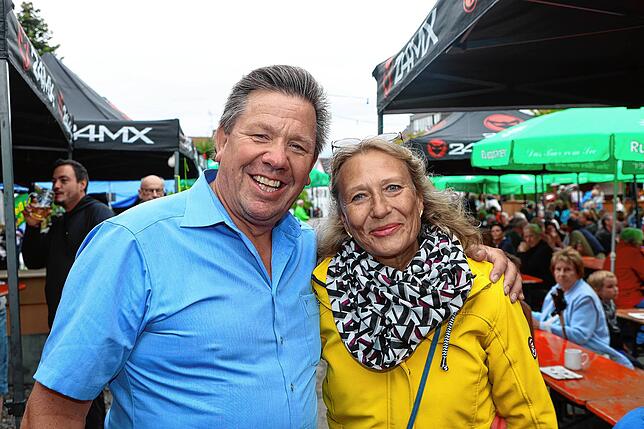 Bild 32: Frühschoppen und Flohmarkt locken die Besucher – so endet das Dingelsdorfer Herbstfest 2024