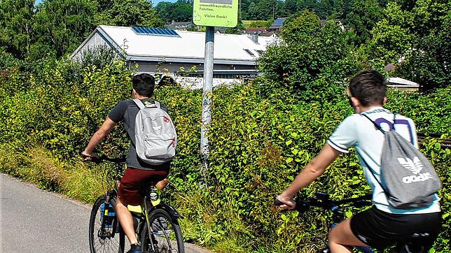 Mit der Tafel zur Zählung der Fahrradfahrer am Murger Weg zwischen Obersäckingen und dem Rheinkraftwerk möchte der BUND Ortsgruppe Bad ...