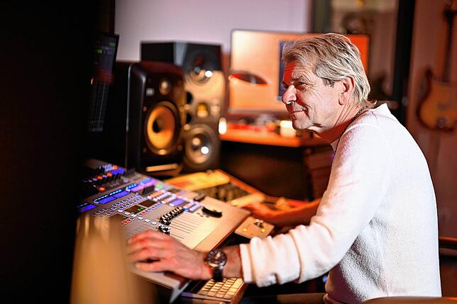 In seinem Musikstudio fühlt sich Matthias Reim wohl.