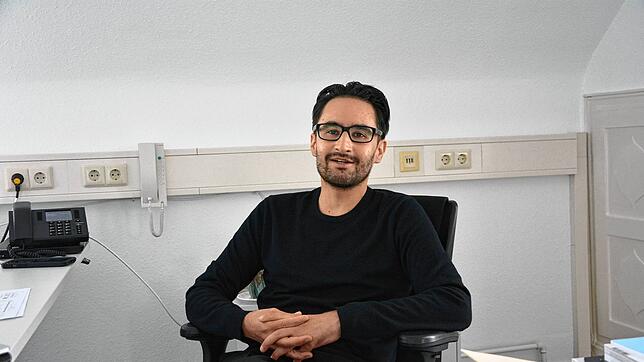 Kunsthistoriker Alejandro Perdomo Daniels im völlig kunstfreien Büro in der Städtischen Galerie in Schwenningen, seiner neuen ...