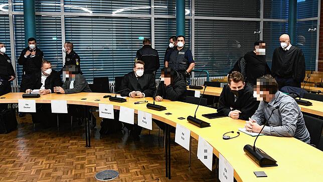 Kurz vor der Urteilsverkündung: Blick in den Gerichtssaal am Konstanzer Landgericht. Ein Großaufgebot an Kräften sorgte für die ...