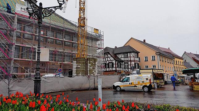 Die Sanierung des Markdorfer Rathauses befindet sich in der Endphase. Danach ist das Umfeld dran. Auch das Gebäude der Tourist-Info ...