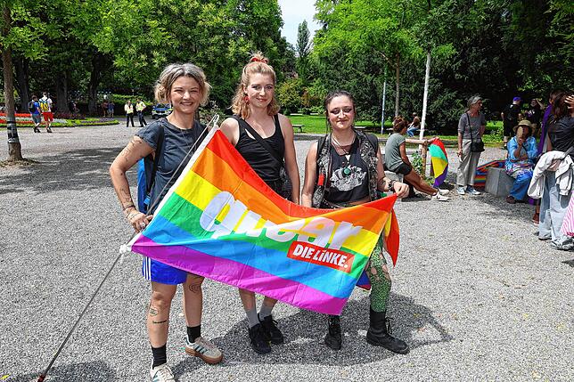 Bild 2: Fotos vom CSD 2025 in Konstanz: Bunte Flaggen, ausgefallene Outfits und klare Statements