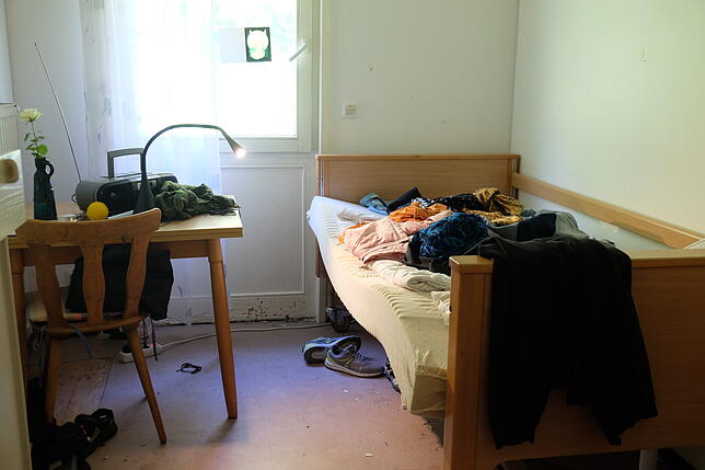 Leben auf sechs Quadratmetern: das Zimmer von Birgit Stinner.