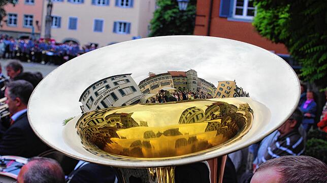 Blasmusiker schauen weiter in die Röhre: Jetzt am Sonntag hätte in Überlingen ein Treffen mit 4000 Musikerinnen und Musikern stattfinden ...