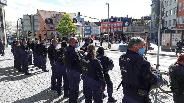 Bild 4: Querdenker in Konstanz: So liefen die Demos und Gegenproteste