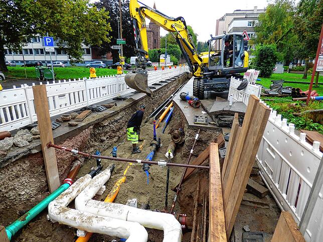 Der Ausbau des Wärmenetzes in Bad Säckingen, hier am Beispiel der Gießenstraße, durch die Stadtwerke bedeutet eine zentrale ...