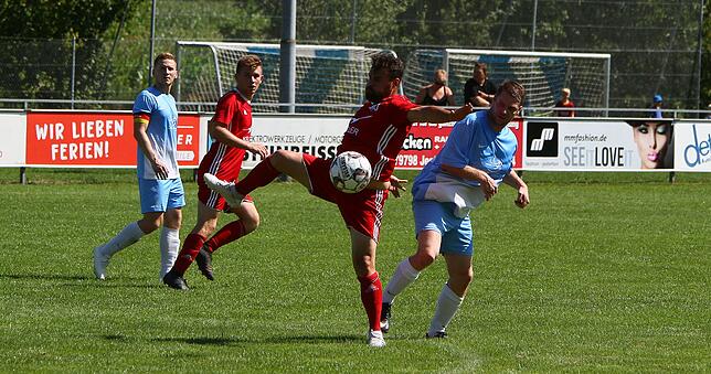 Bild 1: SV Jestetten setzt sich im Pokal-Derby mit 4:2 bei der SG Lottstetten/Altenburg durch