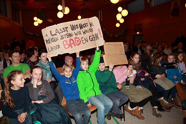 Bild 13: Bilder der Sitzung des Gemeinderats Unterkirnach in der Schlossberghalle zum Thema Hallenbad <br />