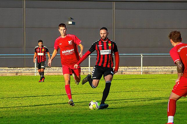 Bild 3: TuS Kleines Wiesental sichert sich ein 2:2 beim Tabellenführer FSV Rheinfelden II &ndash; wird haben die Bilder!