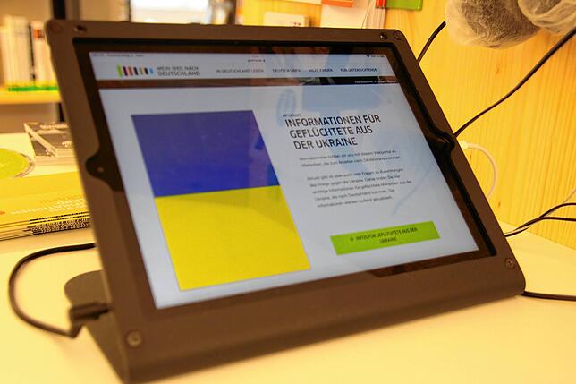 Am Infohaus des Goethe-Instituts im ersten Obergeschoss der Stadtbibliothek gibt es Informationen für ukrainische Geflüchtete