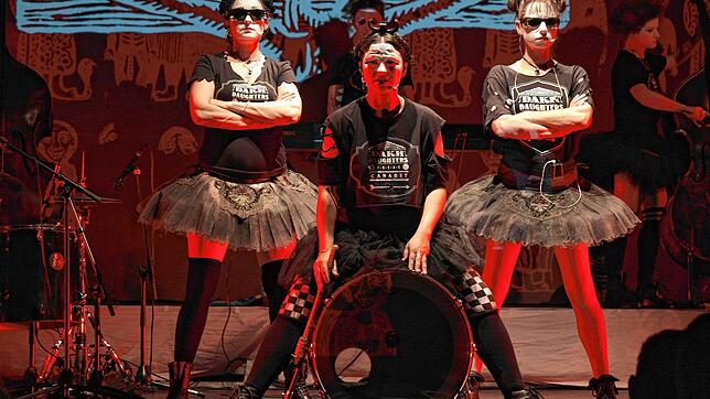 Raus aus der Komfortzone: die außergewöhnliche Frauenband Dakh Daughters aus der Ukraine beim Kulturufer in Friedrichshafen.