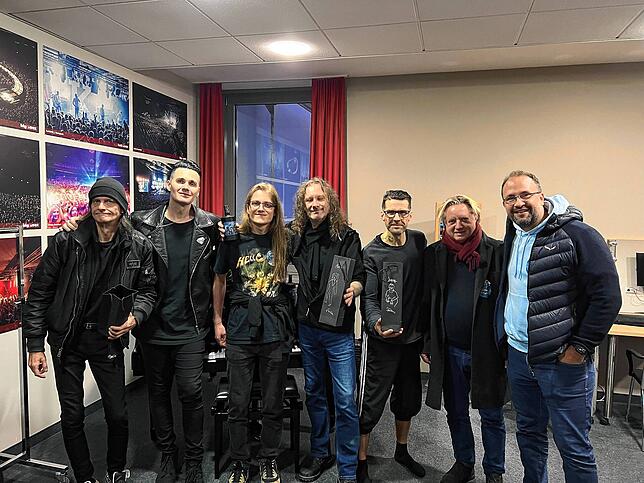 Laurenz Joachim trifft die Band Helloween Backstage.