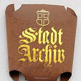 Das Stadtarchiv ist in einem Flügel des ehemaligen Klosters Petershausen untergebracht.