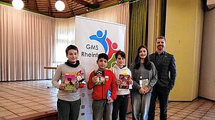 Die Teilnehmer (von links): Fynn Kühne, Cengo Cicek, Andres Kasten, Lia Kuschminder und Rektor Timo Feigl. Bild: Miriam Stoll