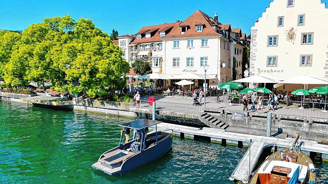 An der Seepromenade wurde eine Frau von ihrem Begleiter harsch angegangen. Als Zeugen der Frau helfen wollen, werden sie nach ...