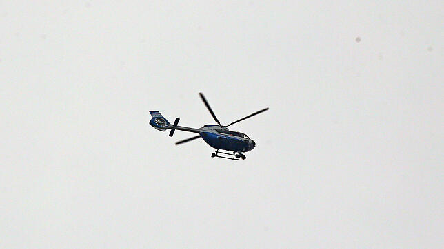 Der Polizeihubschrauber kreist über Villingen. Ein Kind wird vermisst. Bild: Imago.