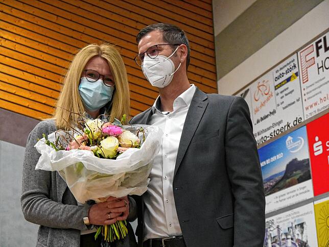 Der neue Bürgermeister von Mühlhausen-Ehingen Patrick Stärk und seine Frau Elke.