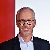 Christoph Müller ist langjähriger leitender Mitarbeiter und und stellvertretender Vorstandsvorsitzender der Sparkasse Bodensee.