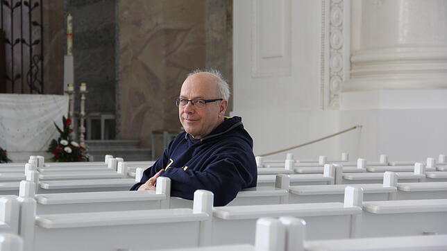 „Den Vorwurf der Nestbeschmutzung finde ich lächerlich“, sagt Pater Klaus Mertes. Der Leiter des Kollegs St. Blasien treibt die ...