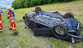 Die Feuerwehr Engen wurde am Freitagabend zu einem schweren Verkehrsunfall auf der 81 nahe dem Autobahnkreuz Hegau gerufen.