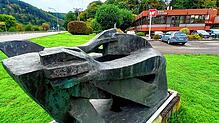 Eine Skulptur vor der Niederlassung von Würth Elektronik in Schopfheim. Bild: Edgar Steinfelder