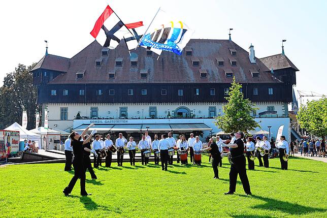 Bild 15: Alle Generationen feiern beim Konstanzer Seenachtfest 2025 gemeinsam