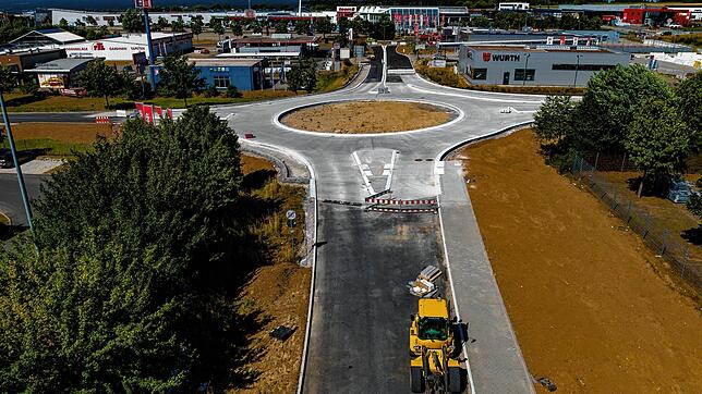 Die Hauptbaufirma macht Handwerkerferien. Daher sind derzeit weniger Arbeiter als sonst auf der Baustelle.