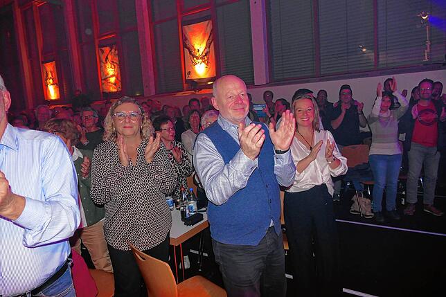 Bild 11: Buäbä & Maidli begeistern während dem 24. Showkonzert der Feuerwehrkapelle Pfohren das Publikum