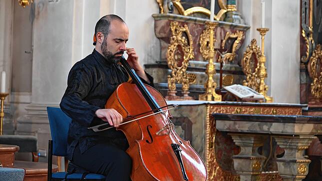 Der berühmte Cellist Alessio Pianelli aus Sizilien tritt bei der Reihe der Peter-Thumb-Konzerte in der Pfarrkirche in Tiengen auf. Im ...