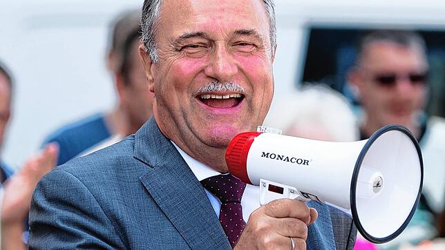 Claus Weselsky, 62, ist seit 2008 Bundesvorsitzender der Gewerkschaft Deutscher Lokomotivführer. Lokführer ist auch der Beruf, den der ...