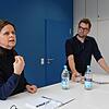 Karin Broszat und Hans-Georg Pannwitz liefern sich im SÜDKURIER-Medienhaus ein Streitgespräch zum Thema Grundschulempfehlung.