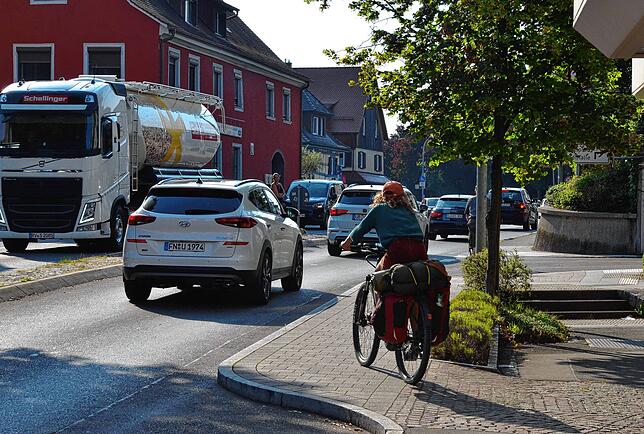 Ein Ziel der Fahrradstraße ist es, den Fahrradverkehr von der Bundesstraße fortzunehmen.