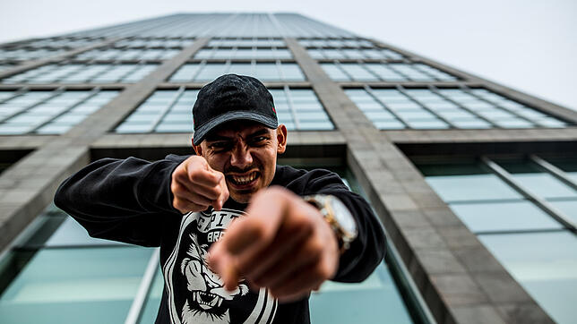 Gemessen an der Zahl seiner Nummer-eins-Hits ist der Rapper Capital Bra (24) in Deutschland der erfolgreichste Künstler des 21. ...
