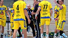 Trainer Jörg Lützelberger schwört seine Mannschaft auf eine Partie ein. Seit drei Heimspielen sind die Konstanzer in eigener Halle ...