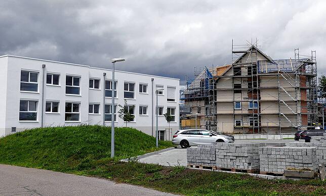 Das ehemalige Silberdistel (rechts) ist Teil eines großen Pflegepark-Komplexes, der demnächst eingeweiht werden soll