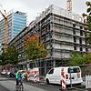 Fünf Stockwerke stehen schon da: In diesem Gebäude in der Maggistraße sollen im Juni 2022 zwei Ibis-Hotels eröffnen. Im Hintergrund ist ...