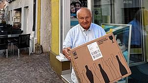 „Altstadtpapst“ Mimi Brogli packt seine Kisten und schließt sein Büro in der Metzgergasse.
