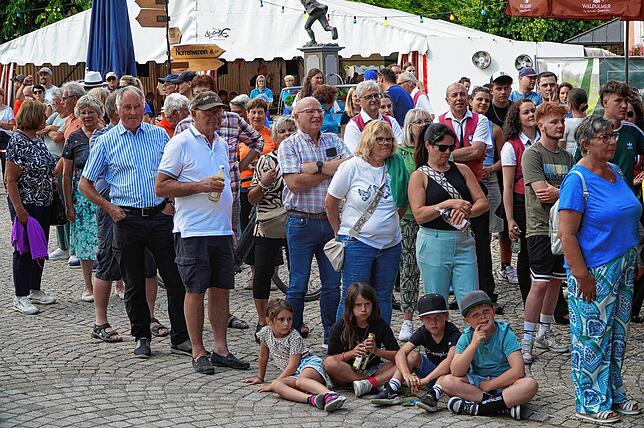 Bild 4: Das Dorffest in Tengen-Watterdingen ist eröffnet