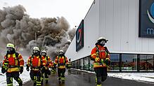 Bild : Großbrand bei Medizintechnikfirma in Meßkirch