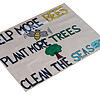 Helft den Bienen, pflanzt mehr Bäume und macht die Meere sauber: Ein &bdquo;Fridays for Future&ldquo;-Plakat Anfang August, anlässlich ...