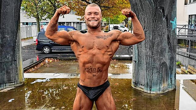 Der 24-jährige Niklas Möller aus Singen hat vor 20 Monaten Bodybuilding für sich entdeckt. Seitdem dreht sich bei ihm alles um die ...