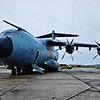 Ein Militärflugzeug vom Typ Airbus A 400M am Bodensee-Airport.