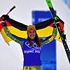 Skicrosserin Daniela Maier freut sich über ihre Bronzemedaille.